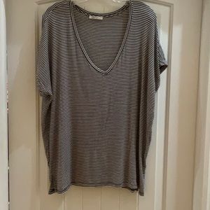 ‼️25‼️ Zara striped V neck Tshirt L